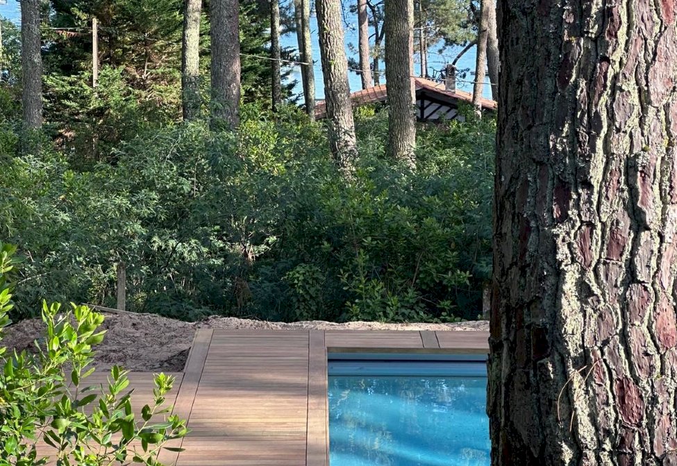 Construction d'une piscine classique en béton par Le Bassin Bleu